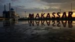 Indahnya Senja di Pantai Losari Makasar
