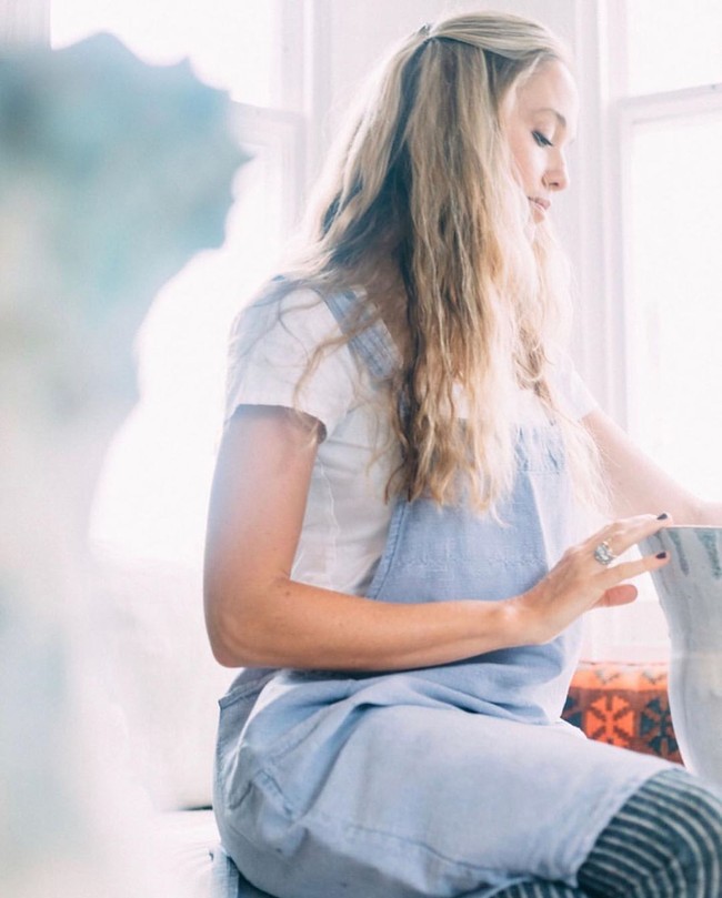 Baru-baru ini, ia berbagi cerita tentang perjalanan cintanya dengan para mantan kekasih. Berpacaran dengan orang-orang terkenal rupanya berpengaruh buruk pada mentalnya. (Foto: Instagram/@florencestgeorge)