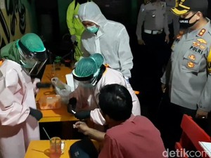 Warga Pasuruan yang Nongkrong Dibubarkan, Beberapa Jalani Rapid Test