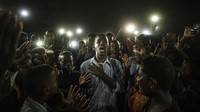 Sebuah foto karya fotografer AFP Yasuyoshi Chiba berhasil memenangkan penghargaan World Press Photo of the Year. Foto tersebut memperlihatkan pemberontakan di Sudan. Yasuyoshi Chiba, Agence France-Presse/World Press Photo via AP.