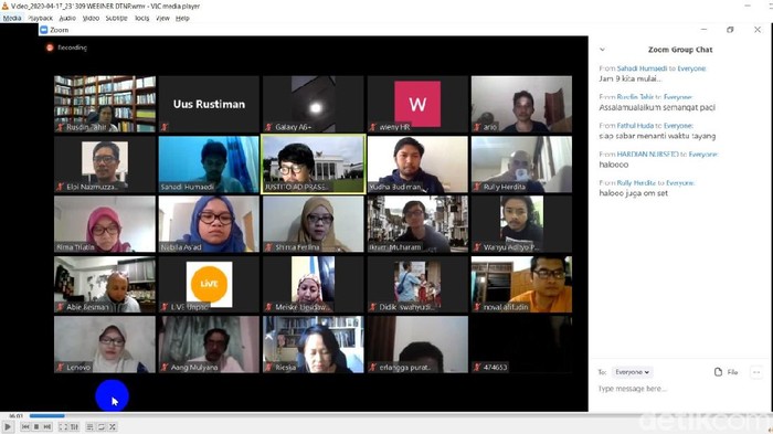 Zoom dosen unpad berbagi kisah mengenai covid di 5 negara