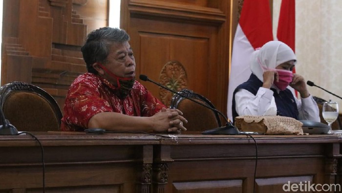Jumlah kasus positif Corona di Jatim mencapai 522 orang. Gubernur Khofifah Indar Parawansa meminta pemkab/pemkot membuat ruang observasi hingga tingkat desa.