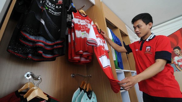 Madura United Lelang Jersey untuk Perangi COVID-19