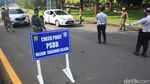 Polisi dan TNI Gelar PSBB Hari Pertama di Tangsel