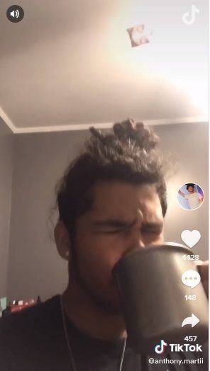 Tantangan minum biji pala bubuk di TikTok