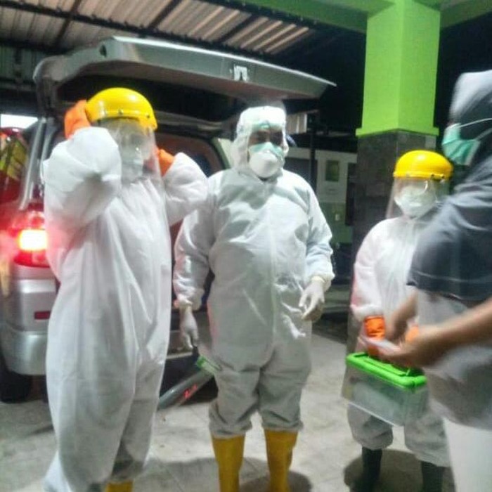Pria warga Kecamatan Kesamben menjadi pasien positif Corona keempat di Kabupaten Blitar. Penjual nasi goreng itu sempat dirawat di Surabaya, namun hasil swab test-nya keluar setelah ia pulang ke Blitar.