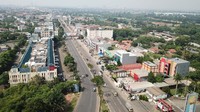 Penampakan dari udara arus lalu lintas di Bundaran Alam Sutera, Tangerang Selatan, Sabtu (18/4/2020).