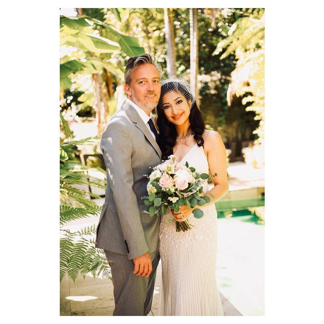 Rahma Azhari mengumumkan pernikahannya dengan pria bernama Paris Chong melalui sebuah unggahan di Instagramnya @raazharita pada Jumat (17/4/2020) malam. Rahma mengaku sudah melangsungkan pernikahan dengan Paris Chong pada 11 Maret 2020. Foto: Instagram