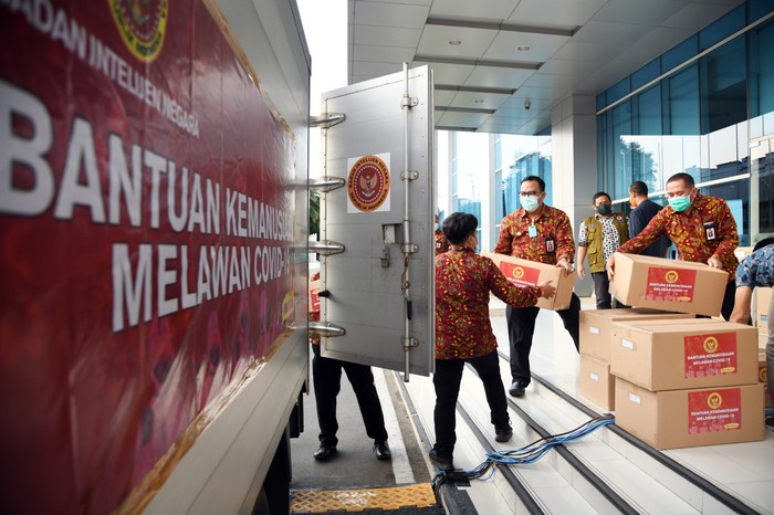 BIN Bantu Percepatan Penanganan COVID-19 Badan Intelijen Negara (BIN) bantu percepatan penanganan COVID-19. Sesuai arahan Kepala BIN, Budi Gunawan yang menginstruksikan kepada seluruh jajarannya untuk turut bekerjasama dengan pemerintah, tenaga medis dan masyarakat dalam upaya penanganan Corona di Indonesia.