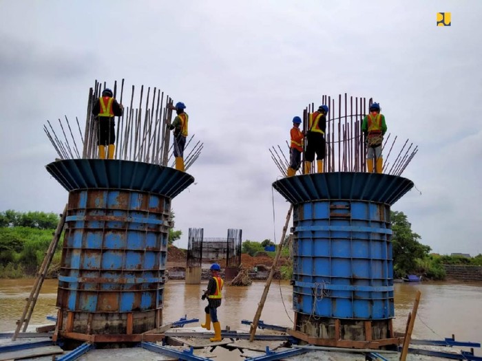 Proyek jalan lingkar Brebes-Tegal sedang dibangun