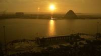 Momen matahari terbenam di kawasan Pantai Losari, Makassar. Biasanya momen ini sangat dinantikan karena pemandangannya yang indah.