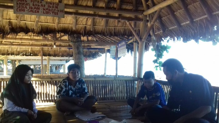 guru di garut ngajar door to door