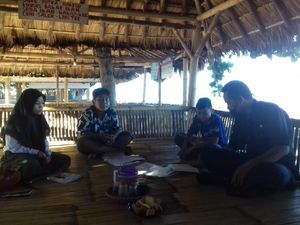 Di Pelosok Garut, Guru Terpaksa Mengajar Door to Door di Tengah Wabah Corona
