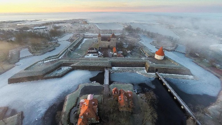 Pulau Saaremaa Pulau di Estonia.