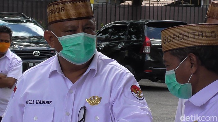 Gubernur Gorontalo Rusli Habibie