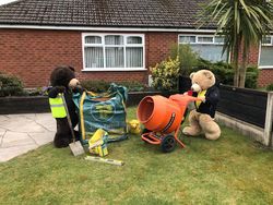 Tingkah Lucu Dua Beruang Raksasa Saat Karantina di Rumah