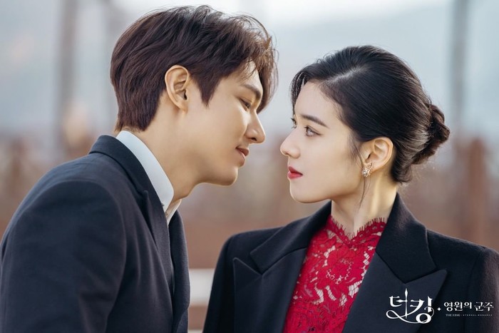 jung eun chae Jung Eun Chae dan Lee Min Ho di The King: Eternal Monarch