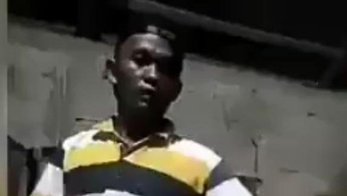 Screenshot video viral bapak pukul anak di Sibolga