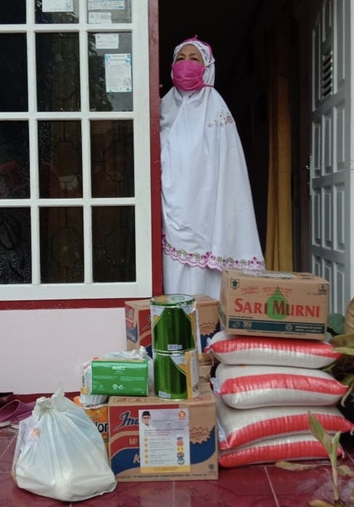 Bantuan logistik untuk keperluan keluarga korban Covid-19 yang melakukan isolasi mandiri di Sumbar.
