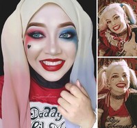 Kemampuan merias diri yang luas biasa membuat wanita berhijab ini mampu menirukan gaya tokoh-tokoh kartun terkenal dunia. Ini dia foto-fotonya.