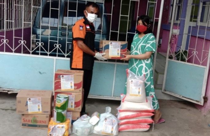 Bantuan logistik untuk keperluan keluarga korban Covid-19 yang melakukan isolasi mandiri di Sumbar.