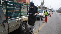 Mobil-mobil pick up yang hilir mudik di sekitar areal dan pembawa hasil pertanian turut disemprot disinfektan guna mencegah dan meminimalisir penyebaran virus Corona.