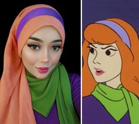 Kemampuan merias diri yang luas biasa membuat wanita berhijab ini mampu menirukan gaya tokoh-tokoh kartun terkenal dunia. Ini dia foto-fotonya.