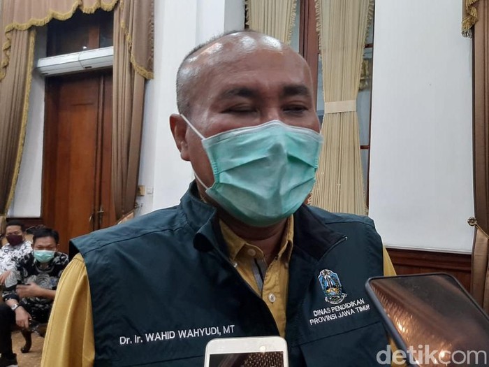 Pemprov Jatim melalui Dinas Pendidikan akan memperpanjang masa libur siswa SMA/SMK hingga 1 Juni 2020. Keputusan tersebut diambil lantaran wabah Corona belum berakhir.