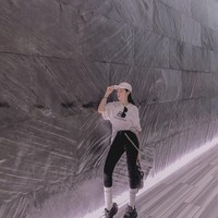 Kembali ke klinik, pemilik salon mengatakan pada Mai bahwa mungkin filler yang disuntikkan terlalu banyak. Ia pun menyarankan agar Mai makan banyak daging atau suntik filler lagi untuk mengisi otot yang cekung. Foto: Instagram @suongsyn