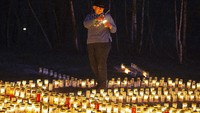 Ini dia warga yang menyusun ribuan lilin di Jerman, sebagai bentuk aksi simpatik untuk mengenang korban virus Corona yang menyebar dengan sangat cepat ke hampir seluruh penjuru dunia.