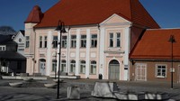 Potret alun-alun Kota Kuressaare di Pulau Saaremaa yang sepi karena corona (Tarmo Virki/Reuters)