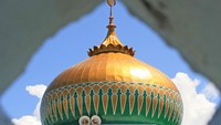 Di Aceh juga demikian. Menjelang bulan suci Ramadhan sejumlah umat muslim di Aceh mulai melakukan pembersihan dan perbaikan serta memperindah masjid agar nyaman untuk menggelar kegiatan ibadah di bulan Ramadhan. ANTARA FOTO/Syifa Yulinnas