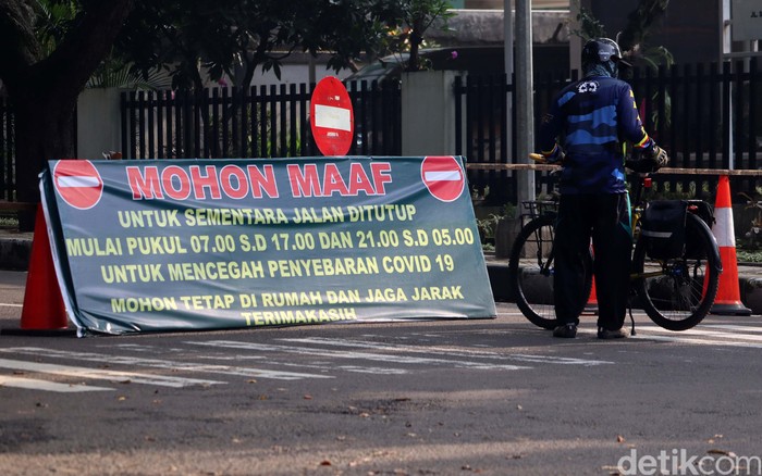 Suasana Kota Bandung 3 Hari Jelang PSBB Pembatasan Sosial Berskala Besar (PSBB) di Kota Bandung akan diberlakukan pada Rabu, (22/4/2020) mendatang. Begini kondisinya di Bandung jelang PSBB.