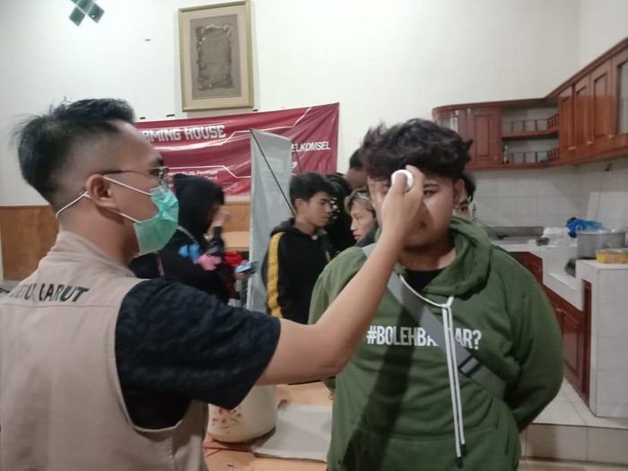 Belasan pemuda di Garut kepergok mabar game online di tengah pandemi Corona