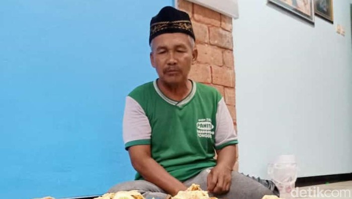 Di tengah pandemi Corona, tradisi unggahan atau munggahan tetap digelar di sebuah desa di Blitar. Namun selamatan tahun ini menyesuaikan dengan protap penanganan COVID-19.