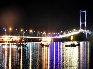 Ingat, Malam Ini Jembatan Suramadu Ditutup Mulai Pukul 9 Malam