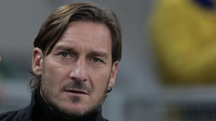 MILAN, ITALY - DECEMBER 06:  AS Roma former player Francesco Totti looks on prior to the Serie A match between FC Internazionale and AS Roma at Stadio Giuseppe Meazza on December 6, 2019 in Milan, Italy.  (Photo by Emilio Andreoli/Getty Images)