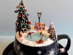 Kreatif! Ada Miniatur Taman di Atas Cangkir Teh