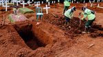 Pekerja Makam Kini Dapat Bantuan APD