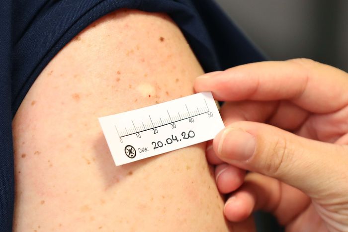 Australia mulai melakukan uji coba vaksi BCG untuk meningkatkan kekebalan terhadap virus Corona. Sebanyak 2.000 staf rumah sakit ikut ambil bagian dalam uji coba ini.