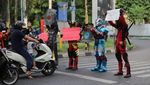 Aksi Superhero Ajak Warga Makassar Stay at Home untuk Lawan Corona