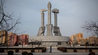 Otoritas Korea Utara kini tengah mencari tahu dari mana virus berasal, sebab merasa tak ada ruang bagi pandemi tersebut masuk ke Korea Utara. Khususnya setelah dilakukan sejumlah blokade di perbatasan. Carl Court/Getty Image.