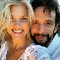 Kabar menyedihkan tersebut disampaikan oleh sang istri Amanda Kloots di Instagramnya. Dia berhasil melewati operasi, tentu ini kabar besar karena sebenarnya tubuhnya sangat lemah, ungkap Amanda baru-baru ini media sosialnya.  Foto: dok. Instagram