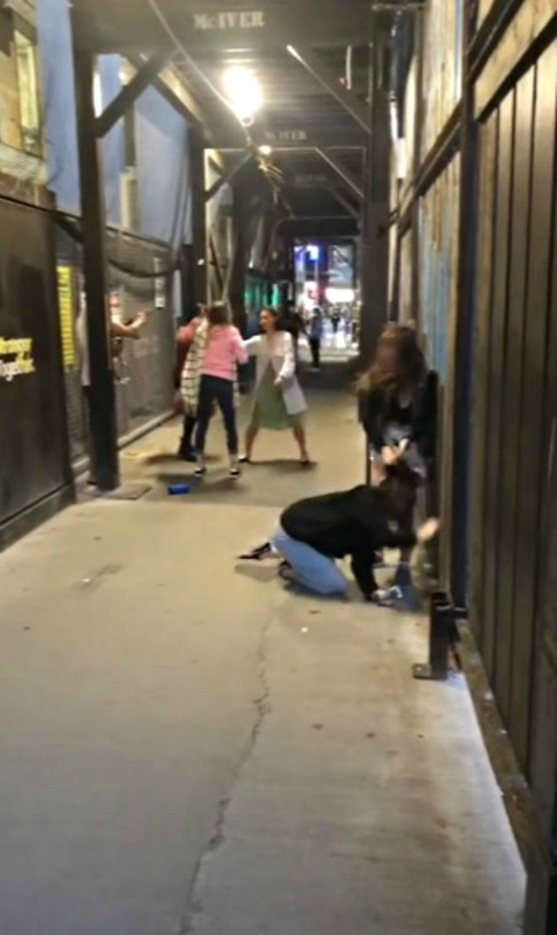 mahasiswa Asia diserang