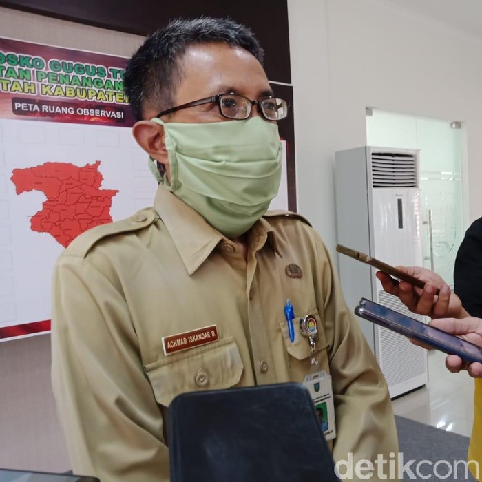 RSUD Ploso, KJombang meminta 17 pegawainya mengisolasi diri di rumah masing-masing. Pasalnya, mereka sempat merawat seorang Pasien Dalam Pengawasan (PDP) Corona yang hasil rapid test-nya positif.