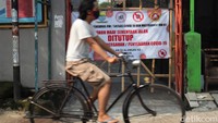 Aturan terkait penerapan PSBB di Kota Bandung tersebut tertuang dalam Peraturan Wali Kota Bandung Nomor 14 Tahun 2020 tentang pelaksanaan PSBB dalam penanganan virus Corona atau COVID-19. Diketahui ada sejumlah hal yang dibatasi. Pembatasan dilakukan terkait aktivitas di luar rumah.