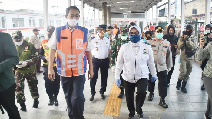 Bupati Bogor Ade Yasin tinjau KRL