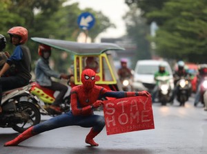 Spiderman-Thanos Kampanye di Jalanan Makassar, Minta Warga Stay at Home