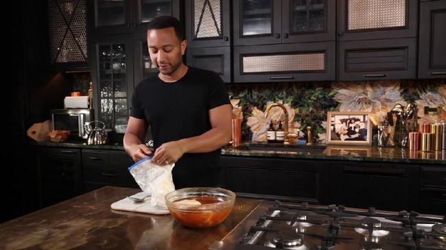 Jarang Orang Tahu, 5 Seleb Hollywood Ini Jago Masak Lho!
