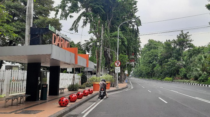 jalan darmo sepi